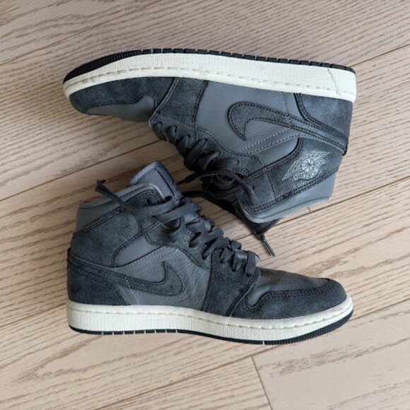 NIKE Air Jordan 1 Mid SE - Picture 1 of 5